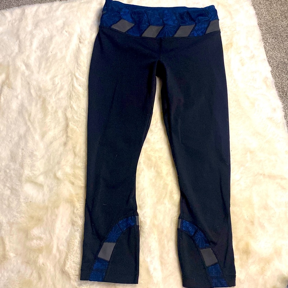 Lululemon | Black cropped leggings with dark blue waist band | size 4